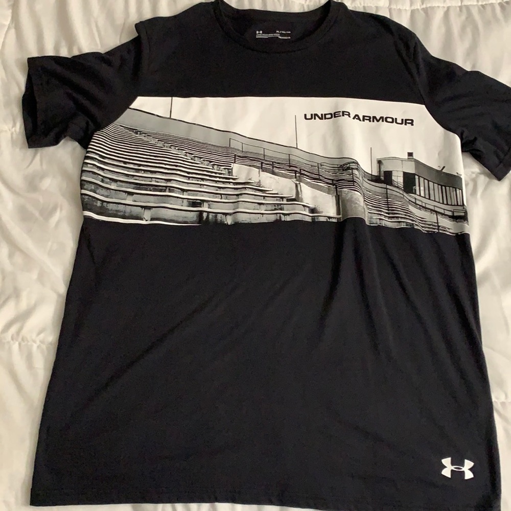Men’s XL Under Armour T-shirt